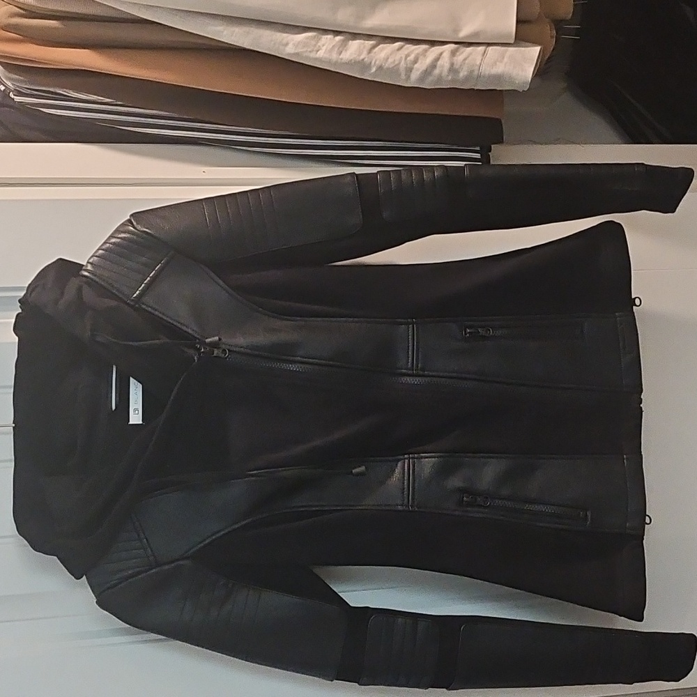 Women's Black Leather Jacket - Picture 4 of 4
